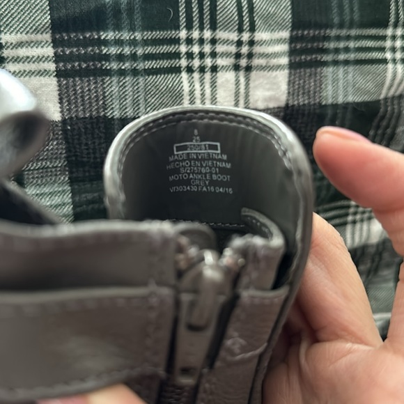 Gray Boots - Picture 6 of 7